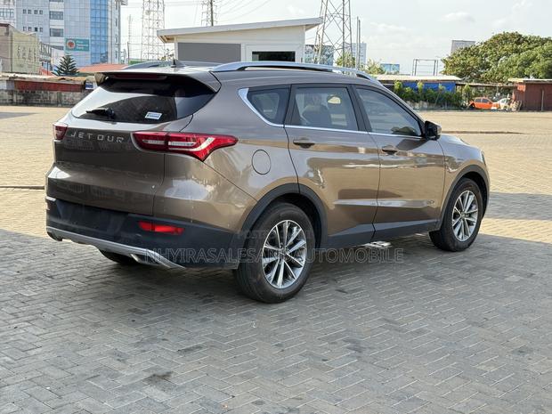 Jetour X70 1.5 7-Seater FWD 2019 Brown