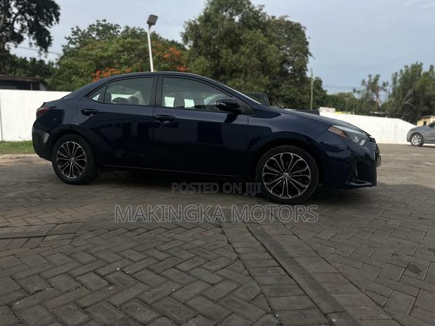 Toyota Corolla SE Special Edition 4dr Sedan (1.8L 4cyl CVT) 2017 Blue