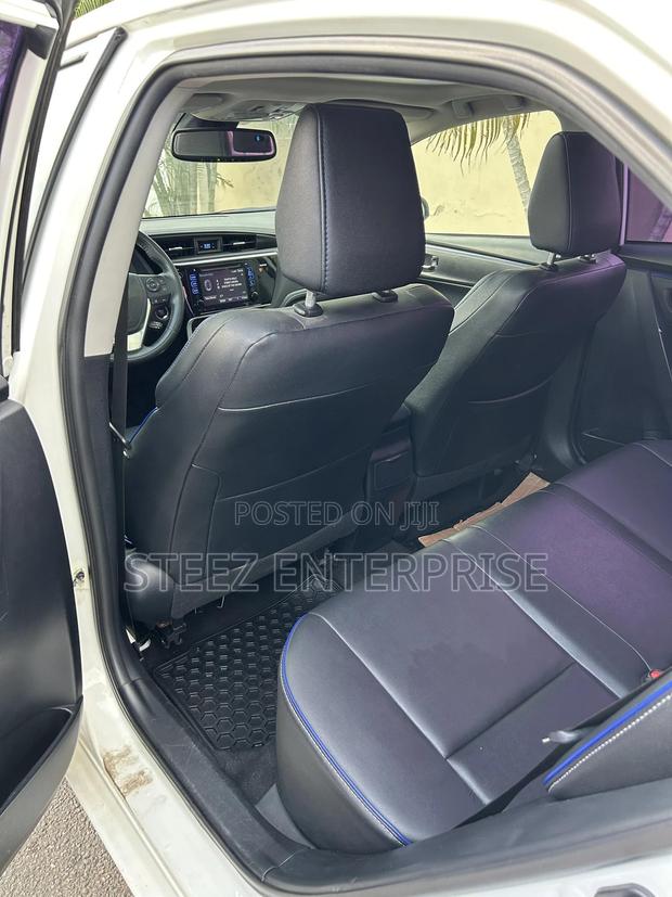 Toyota Corolla XSE 4dr Sedan (1.8L 4cyl CVT) 2017 White