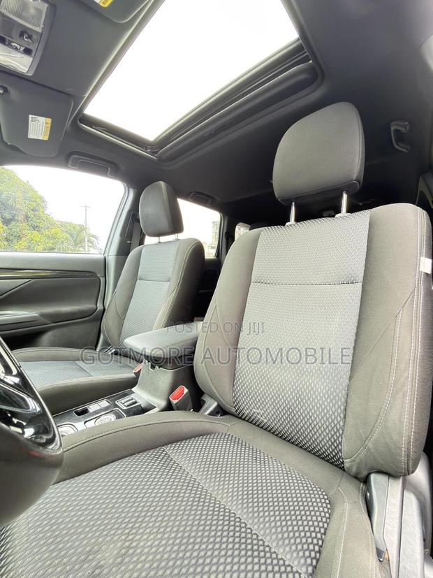 Mitsubishi Outlander SE FWD 2018 Gray