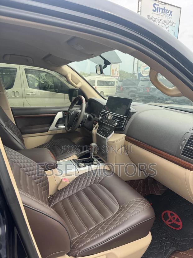 Toyota Land Cruiser 4.6 V8 GX-R 2012 Black