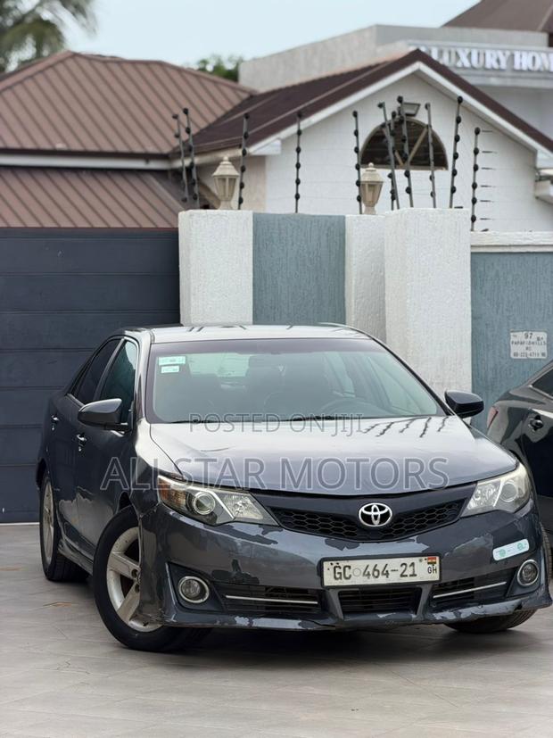 Toyota Camry SE 4dr Sedan (2.5L 4cyl 6A) 2013