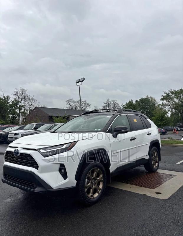 Toyota RAV4 2024 White