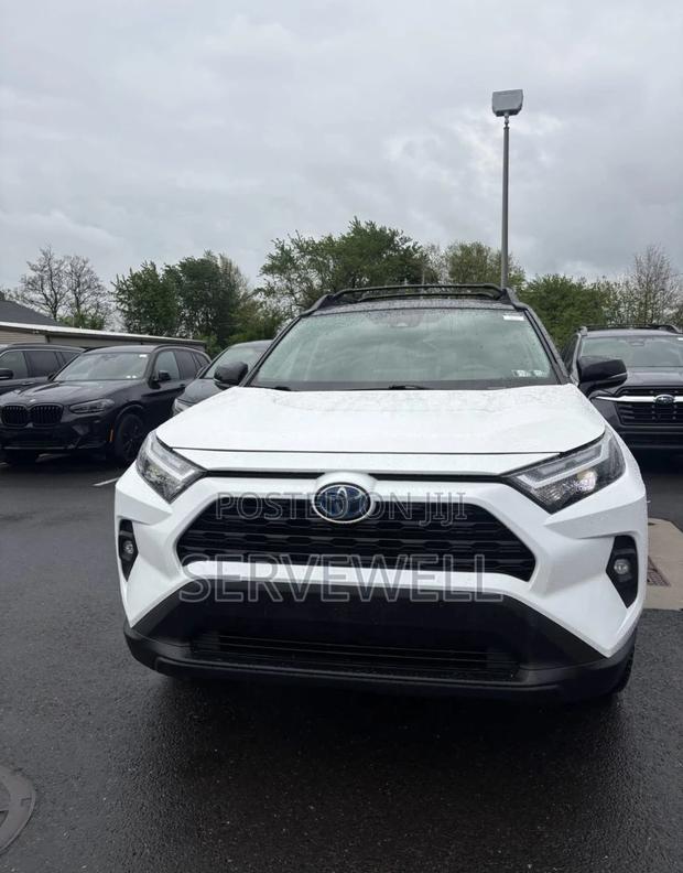 Toyota RAV4 2024 White