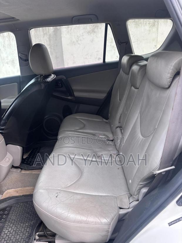 Toyota RAV4 2010 White