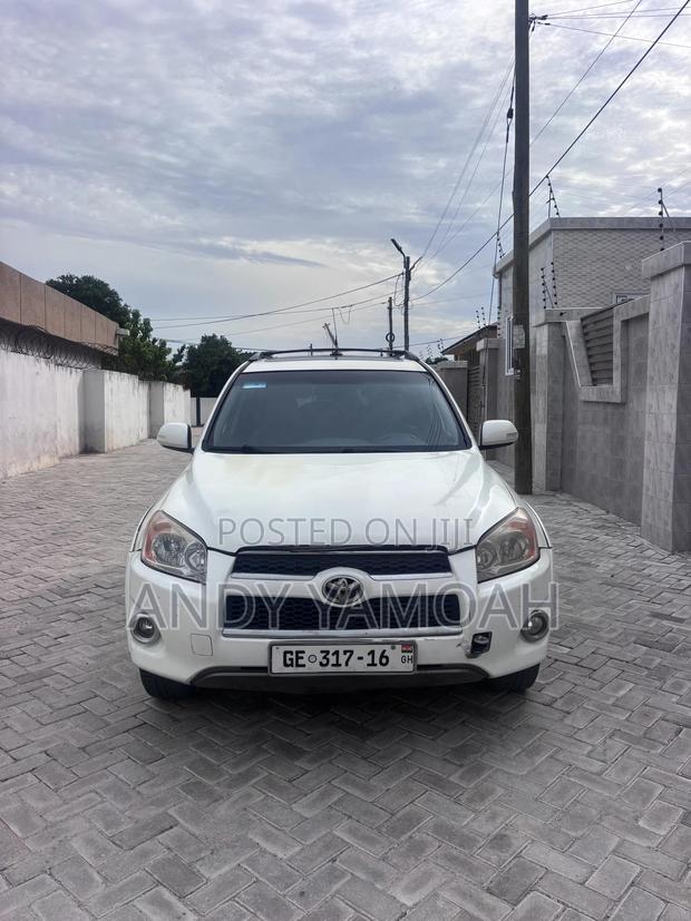Toyota RAV4 2010 White