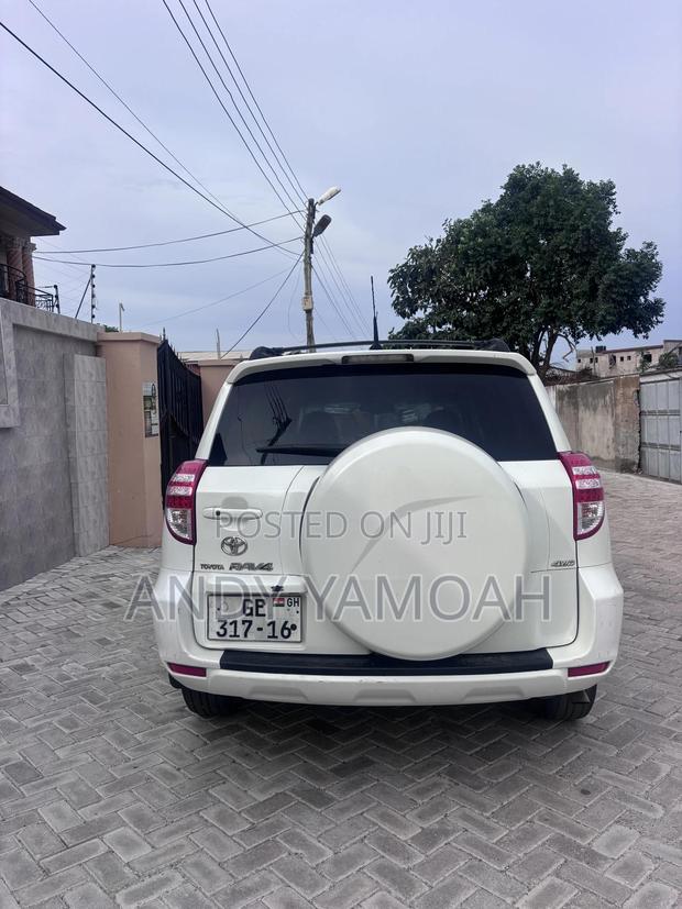 Toyota RAV4 2010 White
