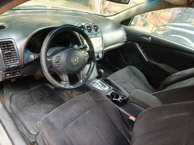 Nissan Altima 2.5 S Sedan 2011 Gray
