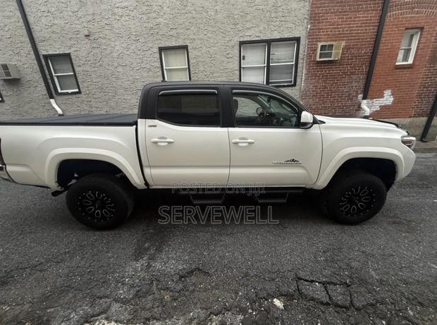 Toyota Tacoma 2019 White