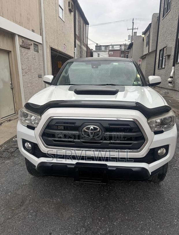 Toyota Tacoma 2019 White