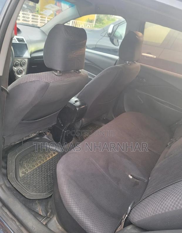 Toyota Yaris Base Sedan 4dr 2010 Blue