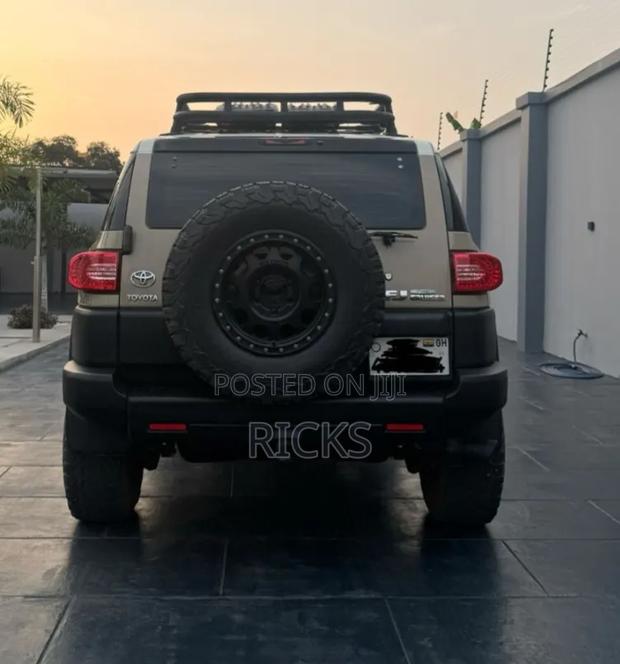 Toyota FJ Cruiser 4X4 AT 2013 Beige
