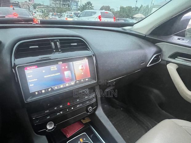 Jaguar F-Pace 20d Prestige AWD 2019 Red