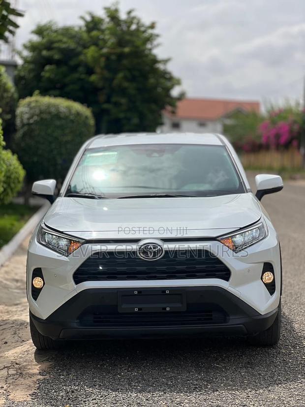 Toyota RAV4 XLE Premium AWD 2020 White