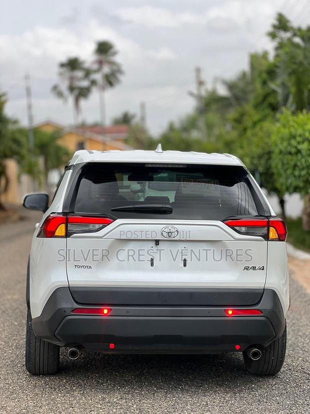 Toyota RAV4 XLE Premium AWD 2020 White