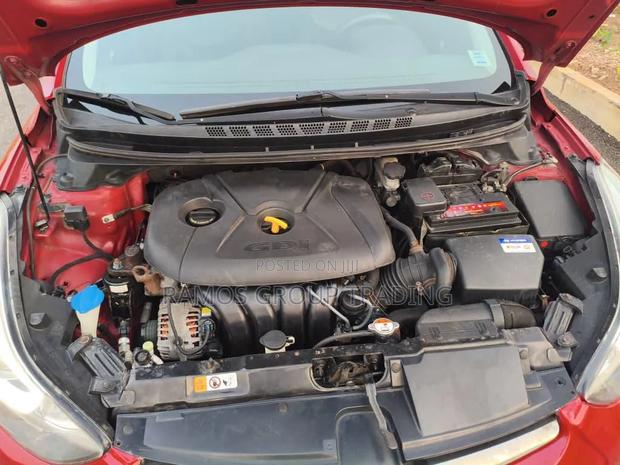 Hyundai Elantra Limited Sedan FWD (1.8L 4cyl 6A) 2016 Red