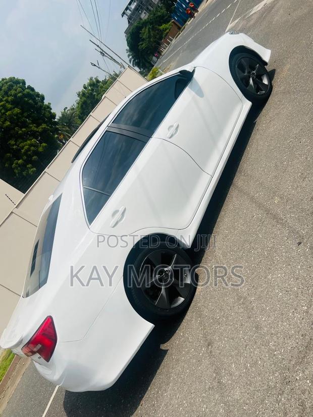 Toyota Camry SE 4dr Sedan (2.5L 4cyl 6A) 2014 White