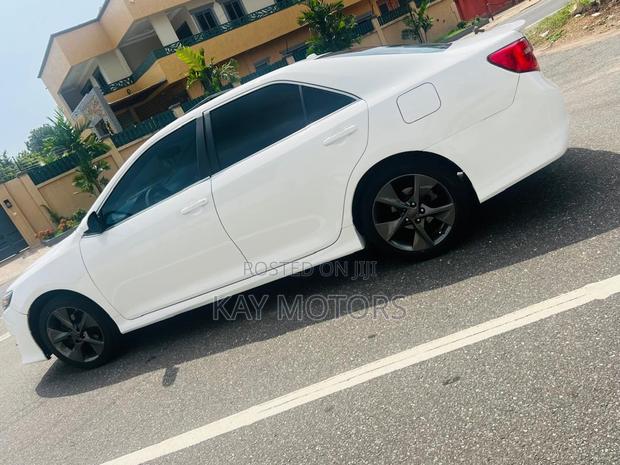 Toyota Camry SE 4dr Sedan (2.5L 4cyl 6A) 2014 White