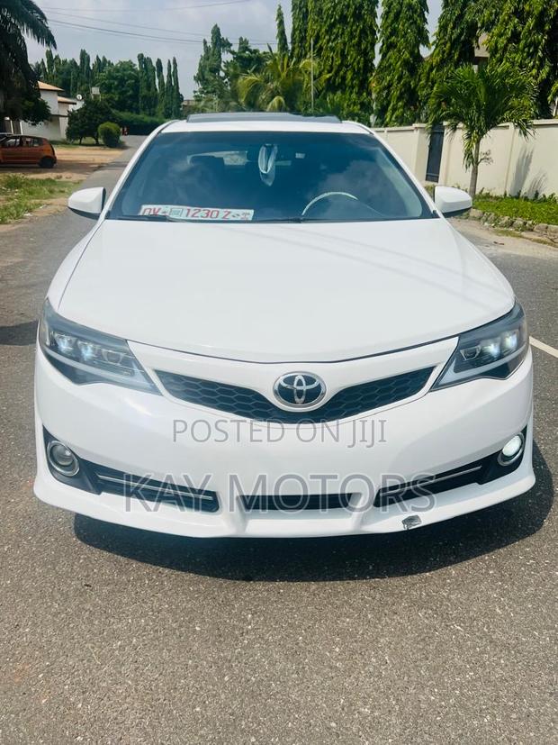 Toyota Camry SE 4dr Sedan (2.5L 4cyl 6A) 2014 White