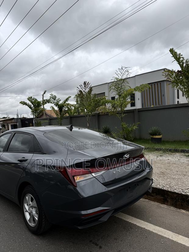 Hyundai Elantra SE 2023 Gray