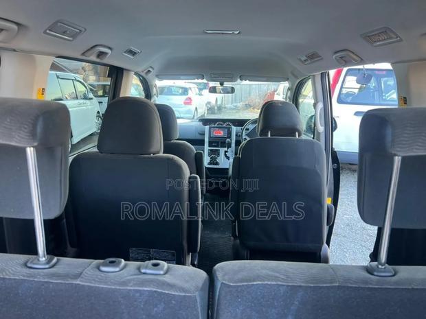 Toyota Voxy 2012 Purple