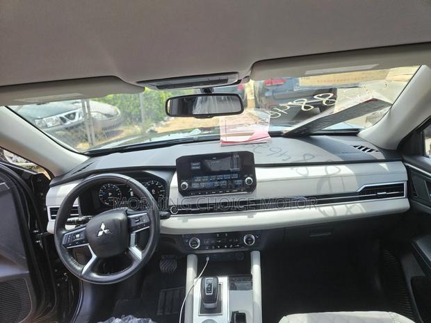 Mitsubishi Outlander 2023 Black
