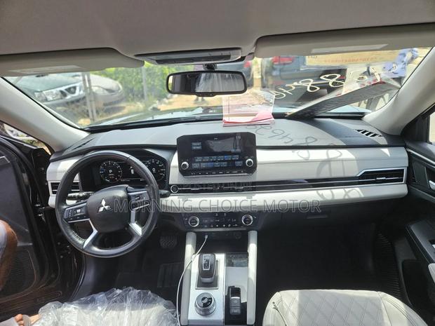 Mitsubishi Outlander 2023 Black
