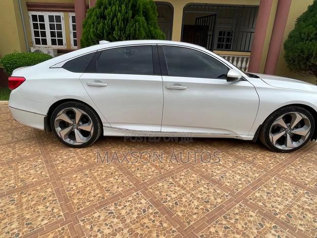 Honda Accord Touring 2018 White