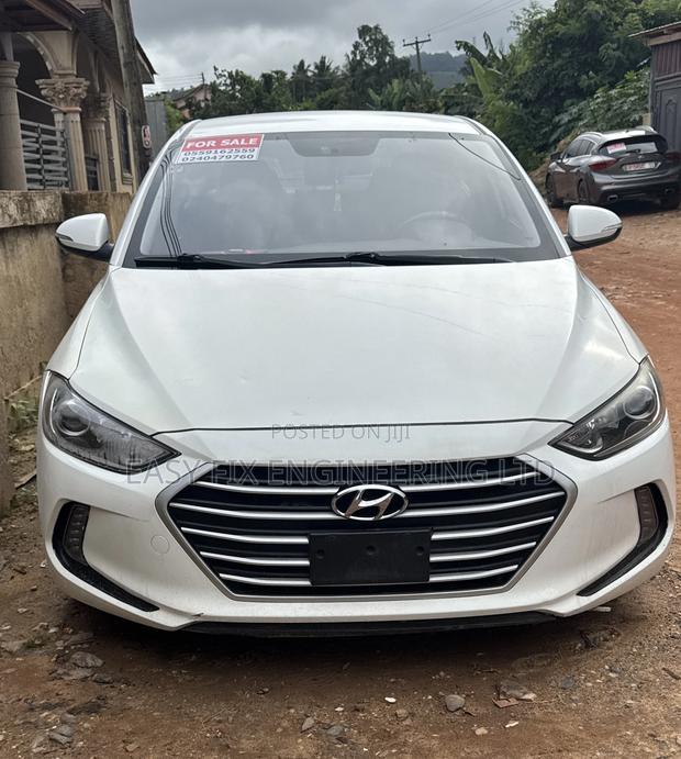 Hyundai Elantra SE Sedan FWD (2.0L 4cyl 6M) 2017 White