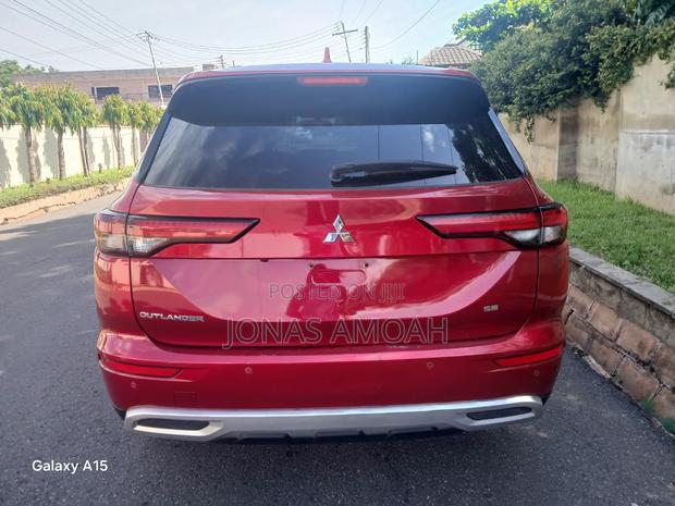 Mitsubishi Outlander SE 2022 Red