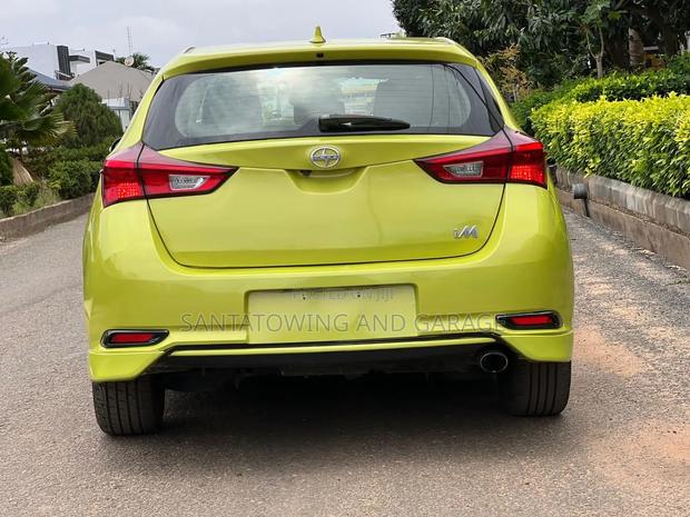 Scion iM Base 2016 Yellow