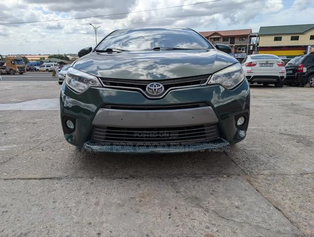 Toyota Corolla LE 4dr Sedan (1.8L 4cyl CVT) 2015 Green