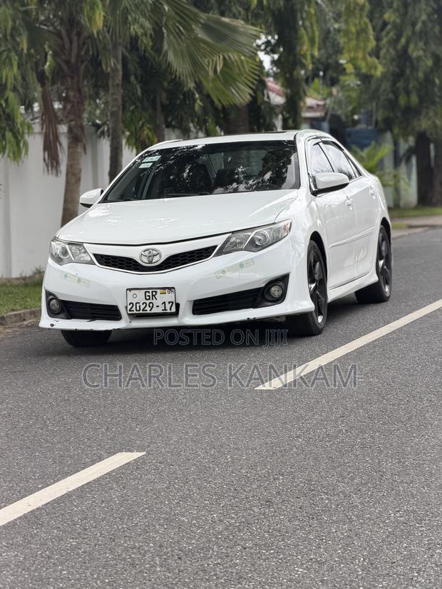 Toyota Camry SE 4dr Sedan (2.5L 4cyl 6A) 2014 White