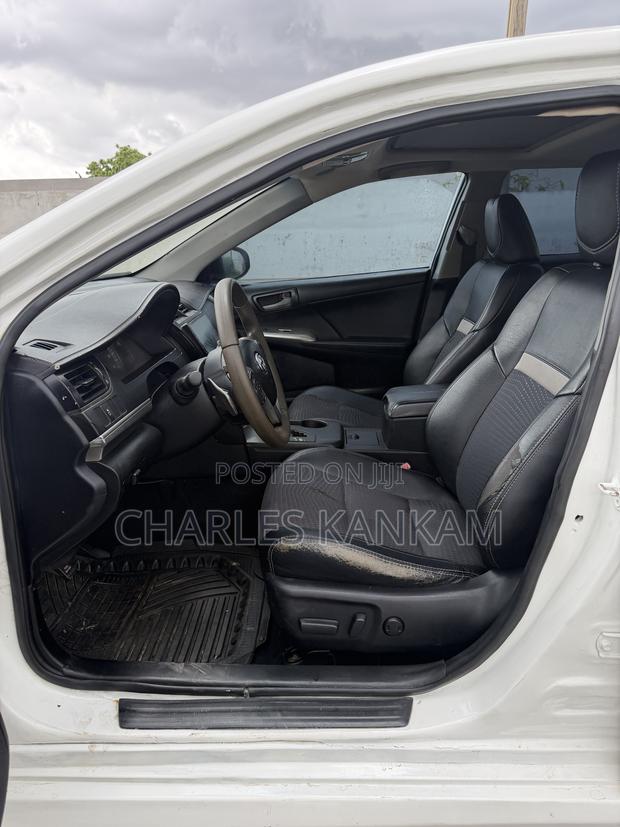 Toyota Camry SE 4dr Sedan (2.5L 4cyl 6A) 2014 White