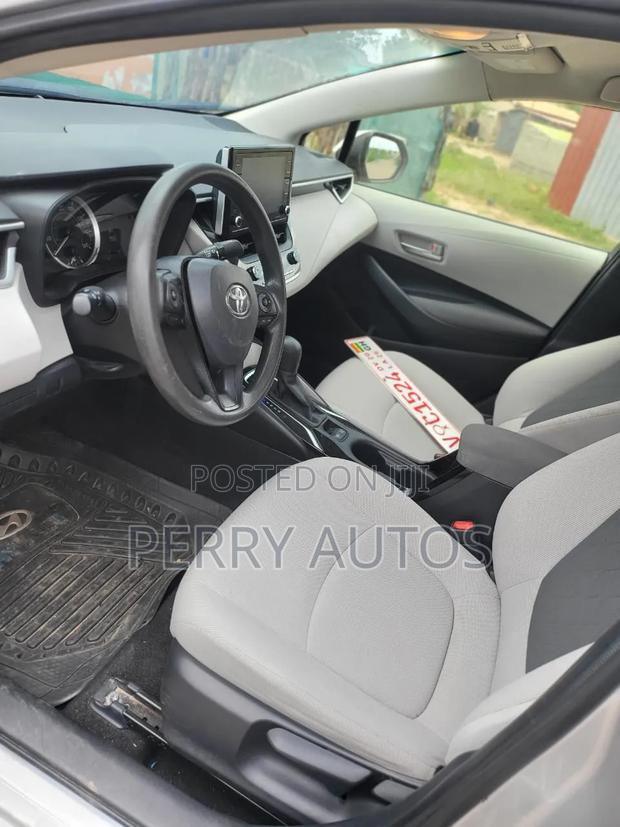 Toyota Corolla LE 2021 Silver