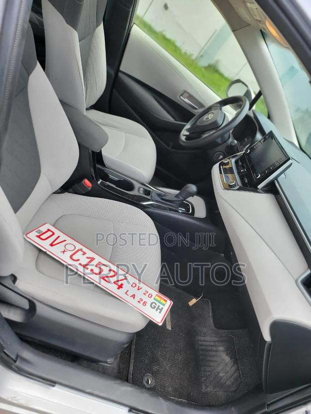 Toyota Corolla LE 2021 Silver