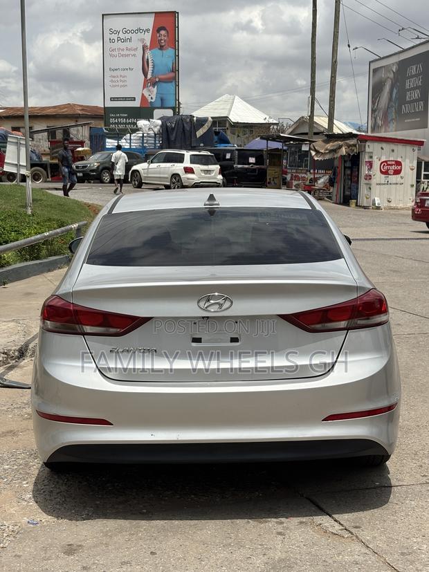 Hyundai Elantra 2018 Silver