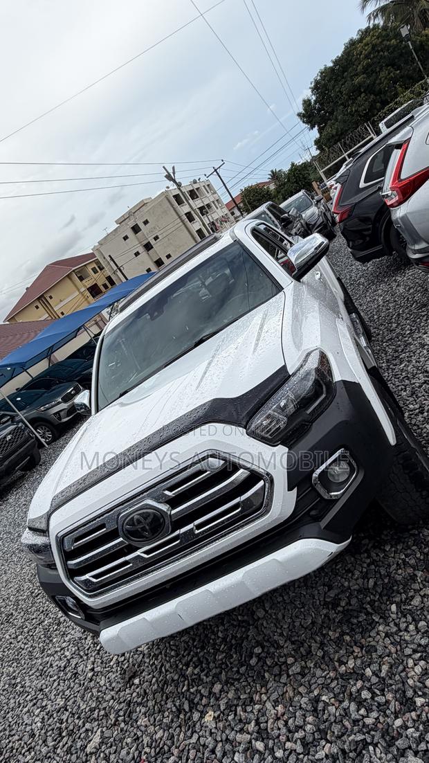Toyota Tacoma 2019 White