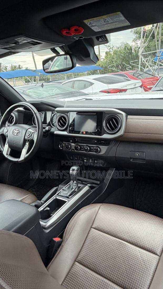 Toyota Tacoma 2019 White