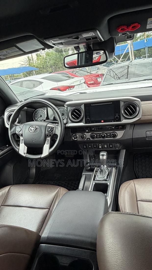 Toyota Tacoma 2019 White