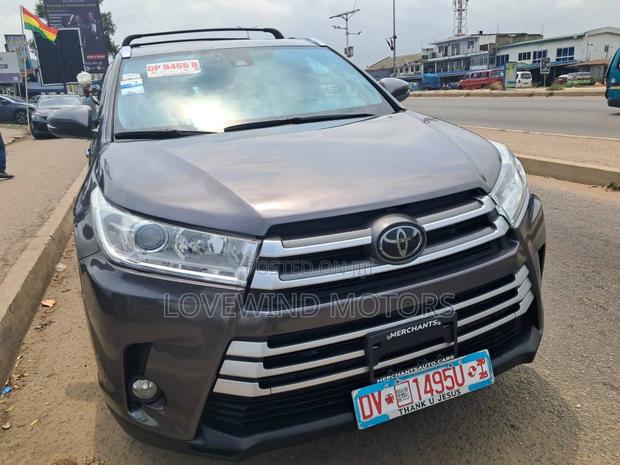 Toyota Highlander LE 2019 Brown