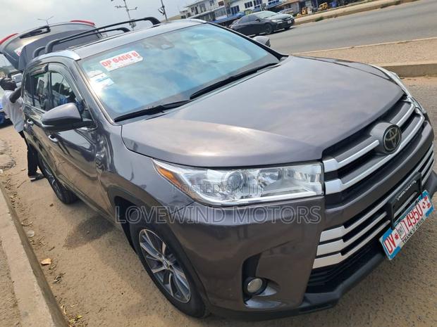 Toyota Highlander LE 2019 Brown