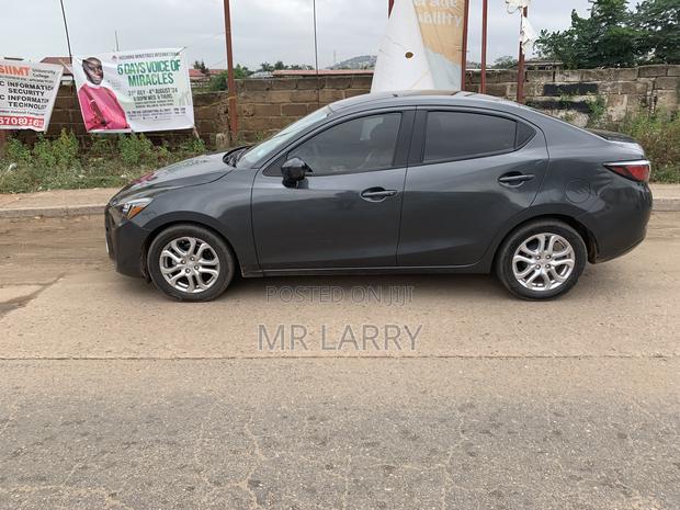 Toyota Yaris 2017 Black