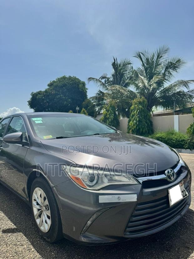 Toyota Camry LE 4dr Sedan (2.5L 4cyl 6A) 2015 Gray