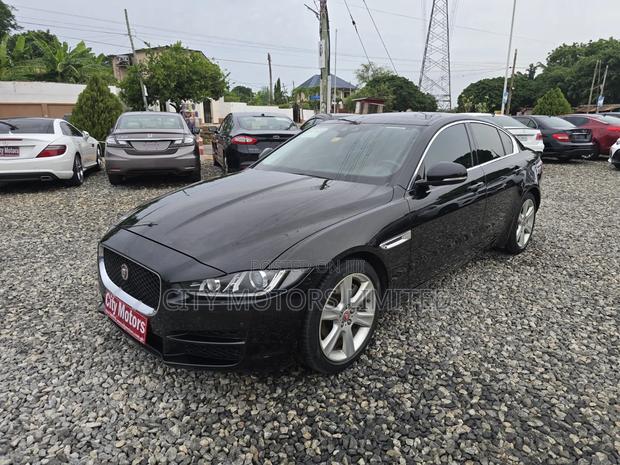 Jaguar XE 25t Premium RWD 2017 Black