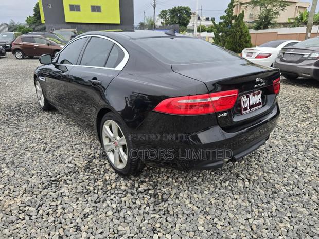Jaguar XE 25t Premium RWD 2017 Black