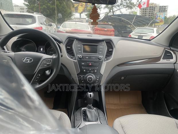 Hyundai Santa Fe SE AWD 2018 White