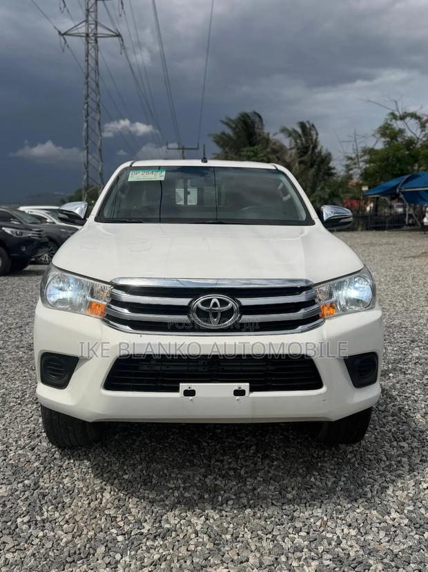 Toyota Hilux Revo Double Cab Petrol 2.7 AWD 2017 White