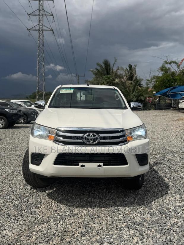 Toyota Hilux Revo Double Cab Petrol 2.7 AWD 2017 White
