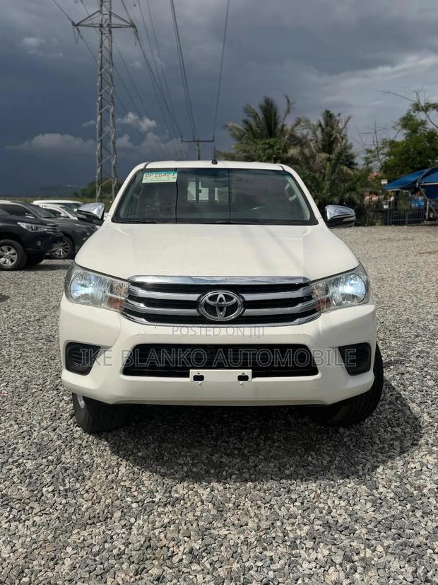 Toyota Hilux Revo Double Cab Petrol 2.7 AWD 2017 White